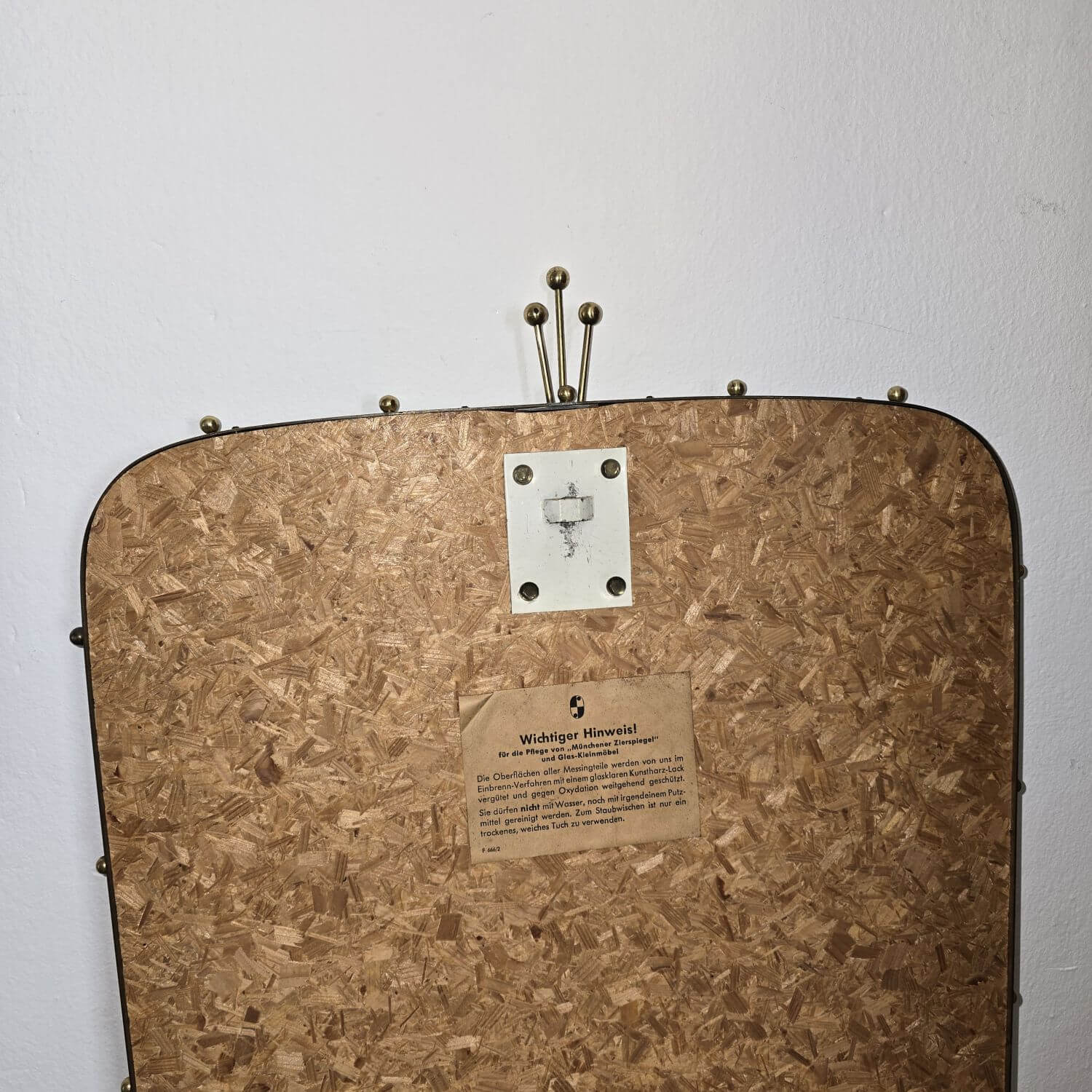 Großer Münchener Zierspiegel aus den 1950er Jahren - Messing
