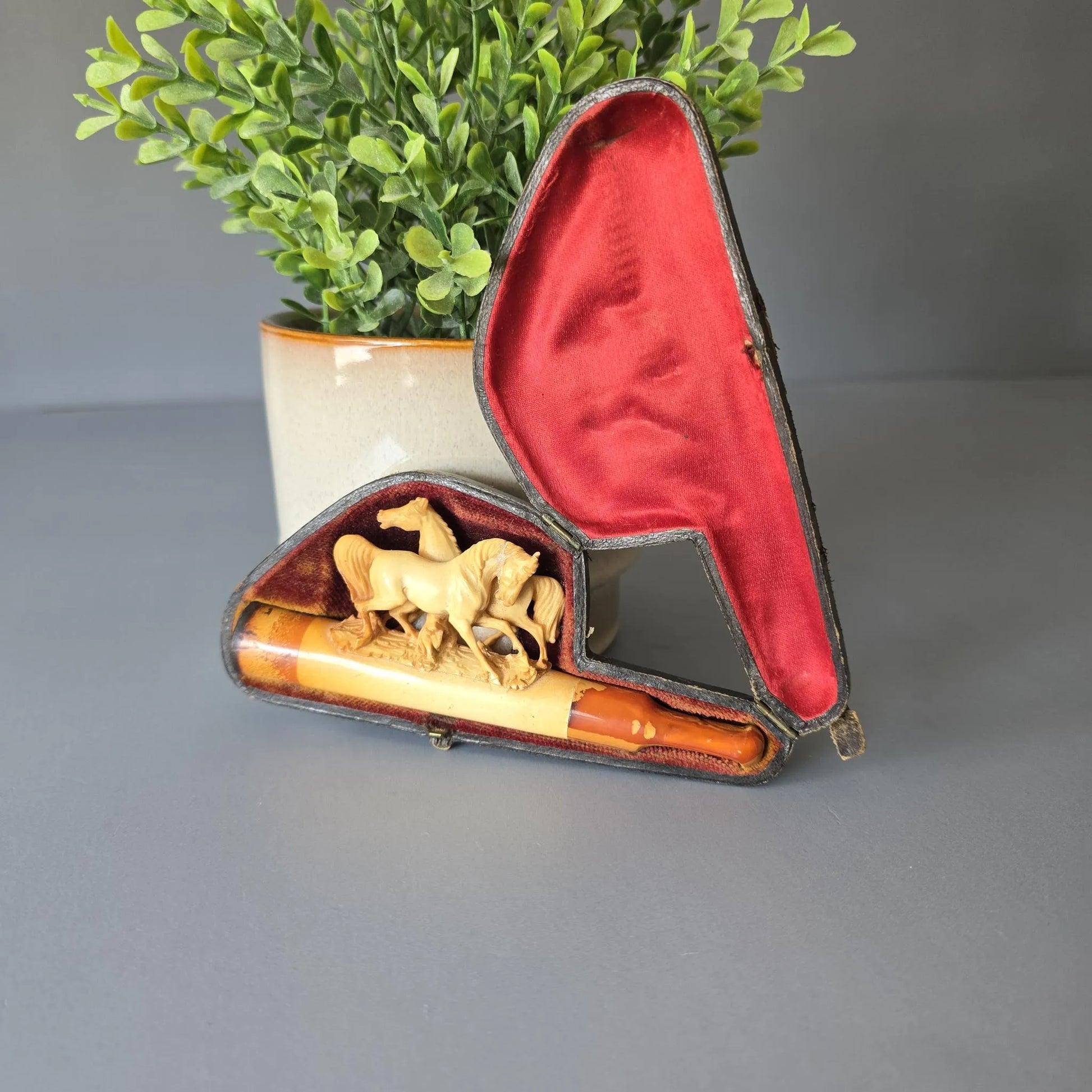 Alte Meerschaumpfeife in Etui - Pferde Motiv