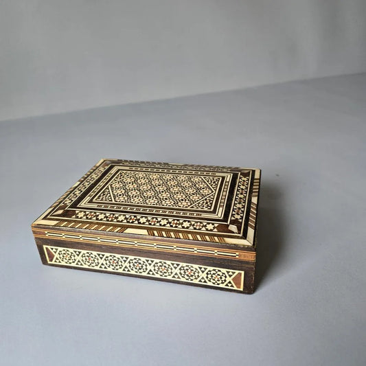Orientalische Schmuckschatulle aus Holz mit Intarsien