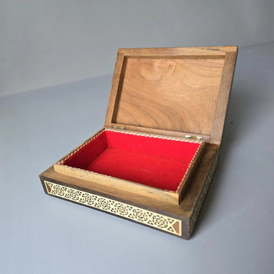 Orientalische Schmuckschatulle aus Holz mit Intarsien