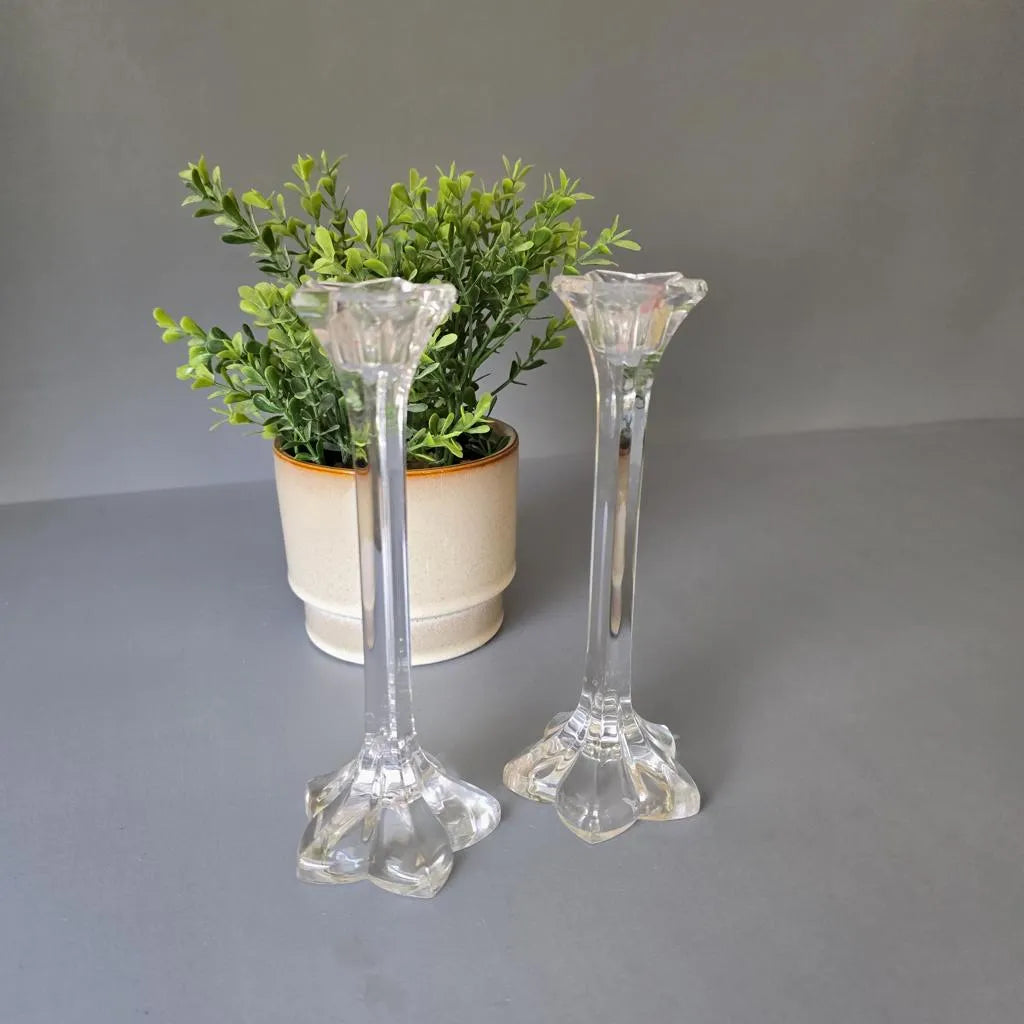 Paar hohe sternförmige Glas Kerzenständer