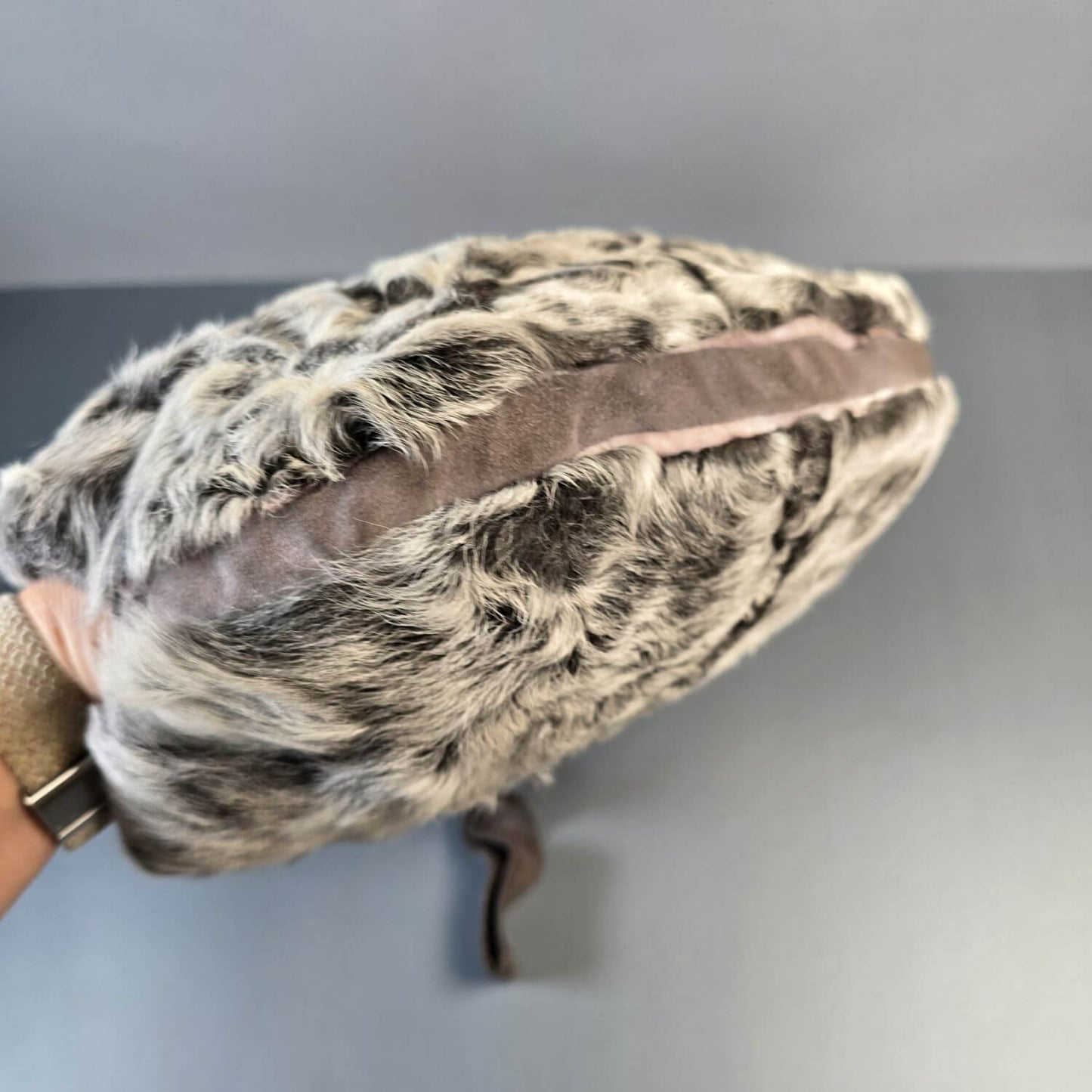 Handtasche mit intergriertem Pelzmuff