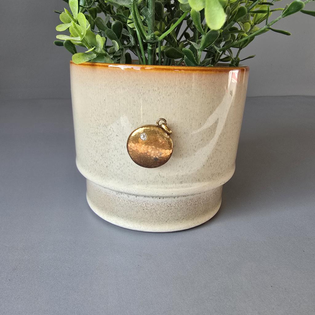Antikes Medaillon mit Steinchen - Schaumgold