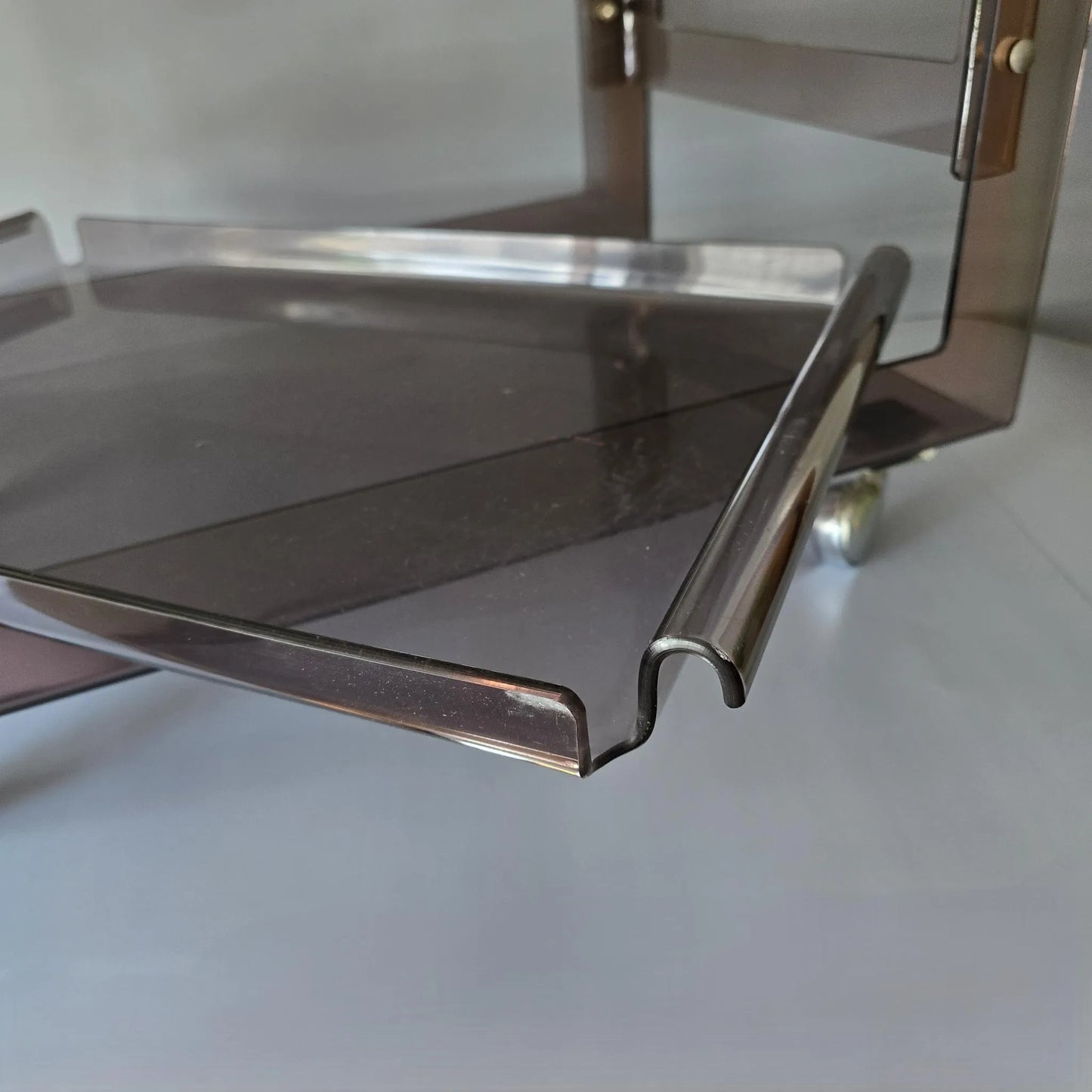 70er Jahre Servierwagen aus Acryl - mit abnehmbarem Tablett