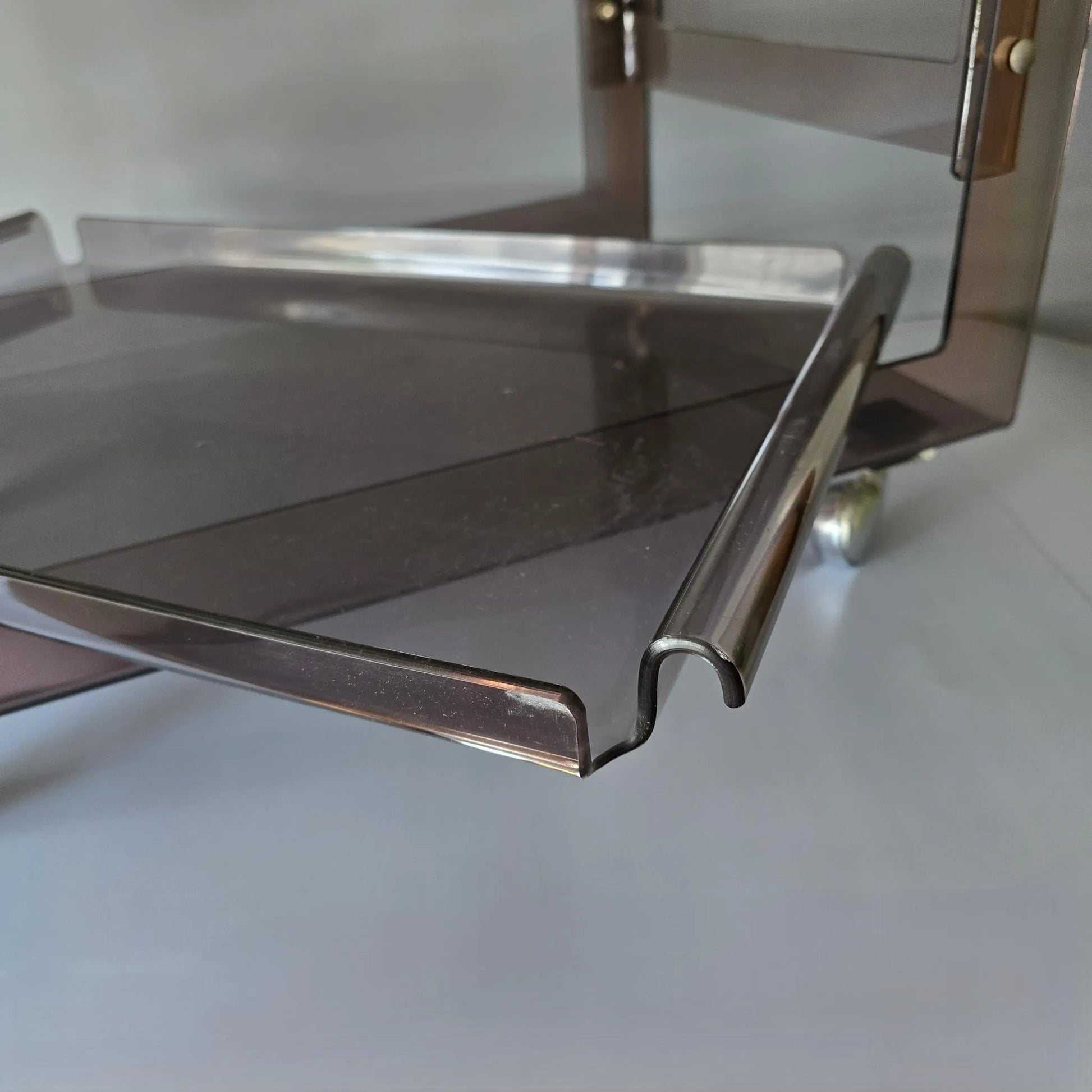70er Jahre Servierwagen aus Acryl - mit abnehmbarem Tablett