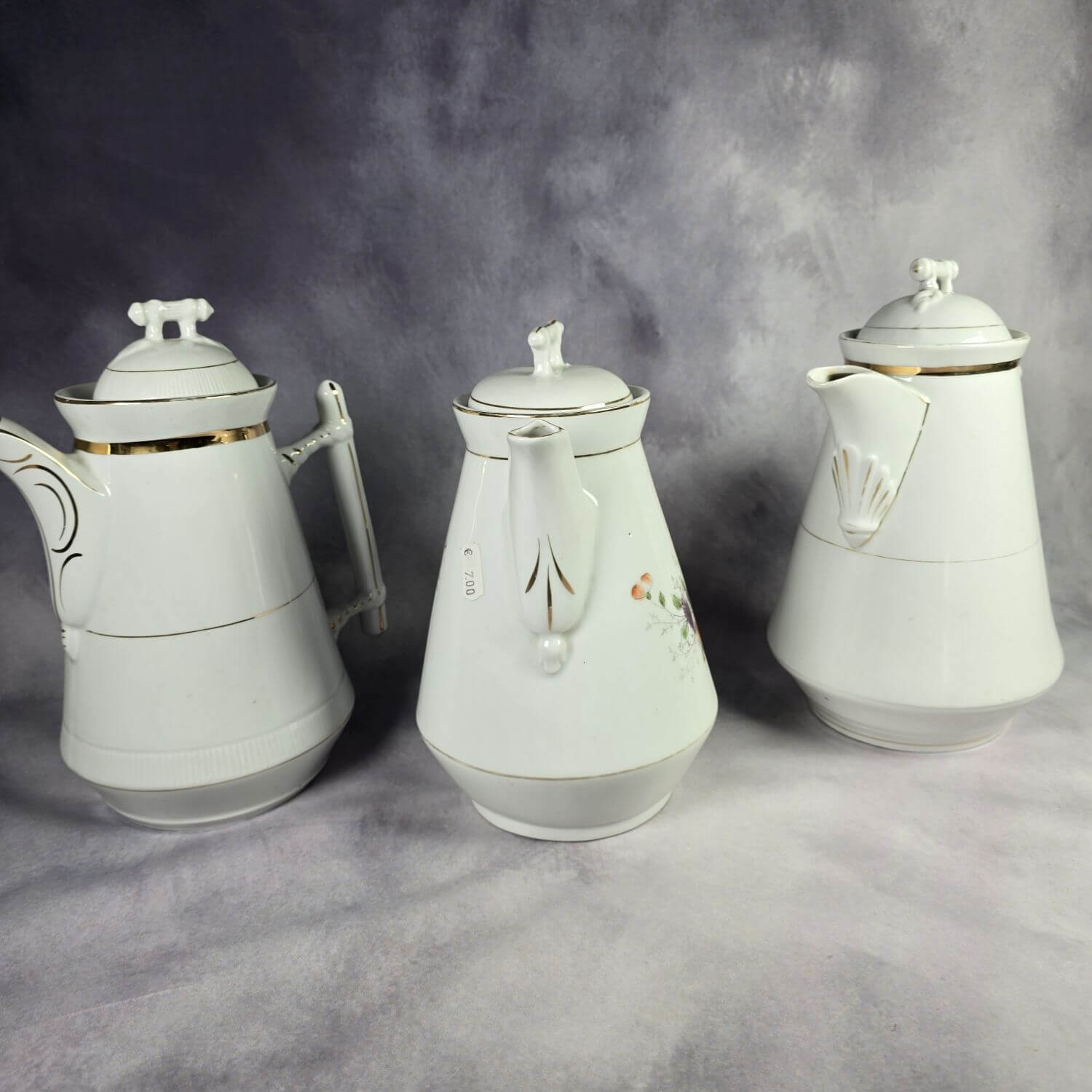 Set aus drei antiken Kanne mit Deckel