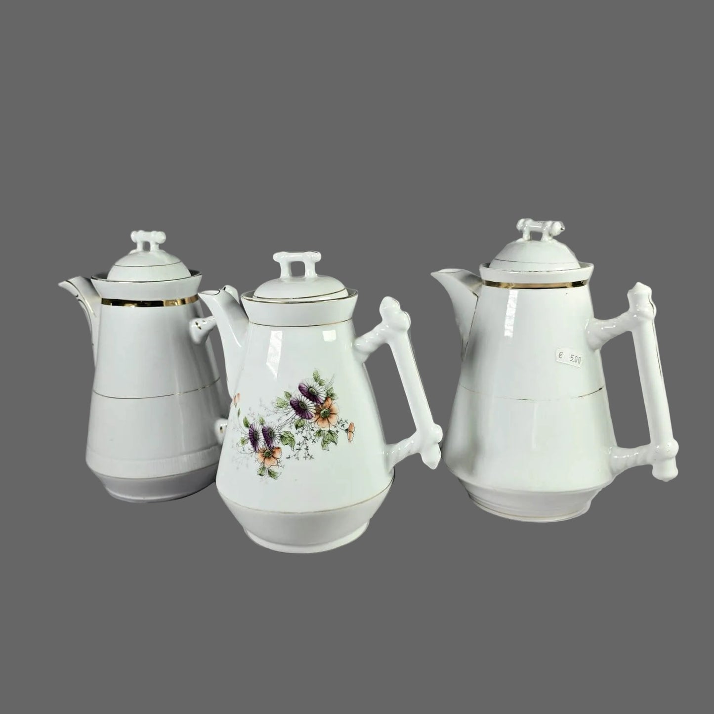 Set aus drei antiken Kanne mit Deckel