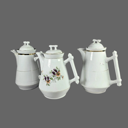 Set aus drei antiken Kanne mit Deckel
