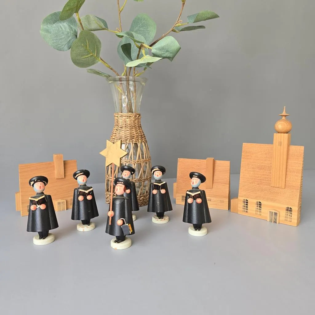 9 tlg. Seiffener Kurrende Sänger mit Kirche und Häusern - 8cm- Erzgebirge - 60er Jahre 