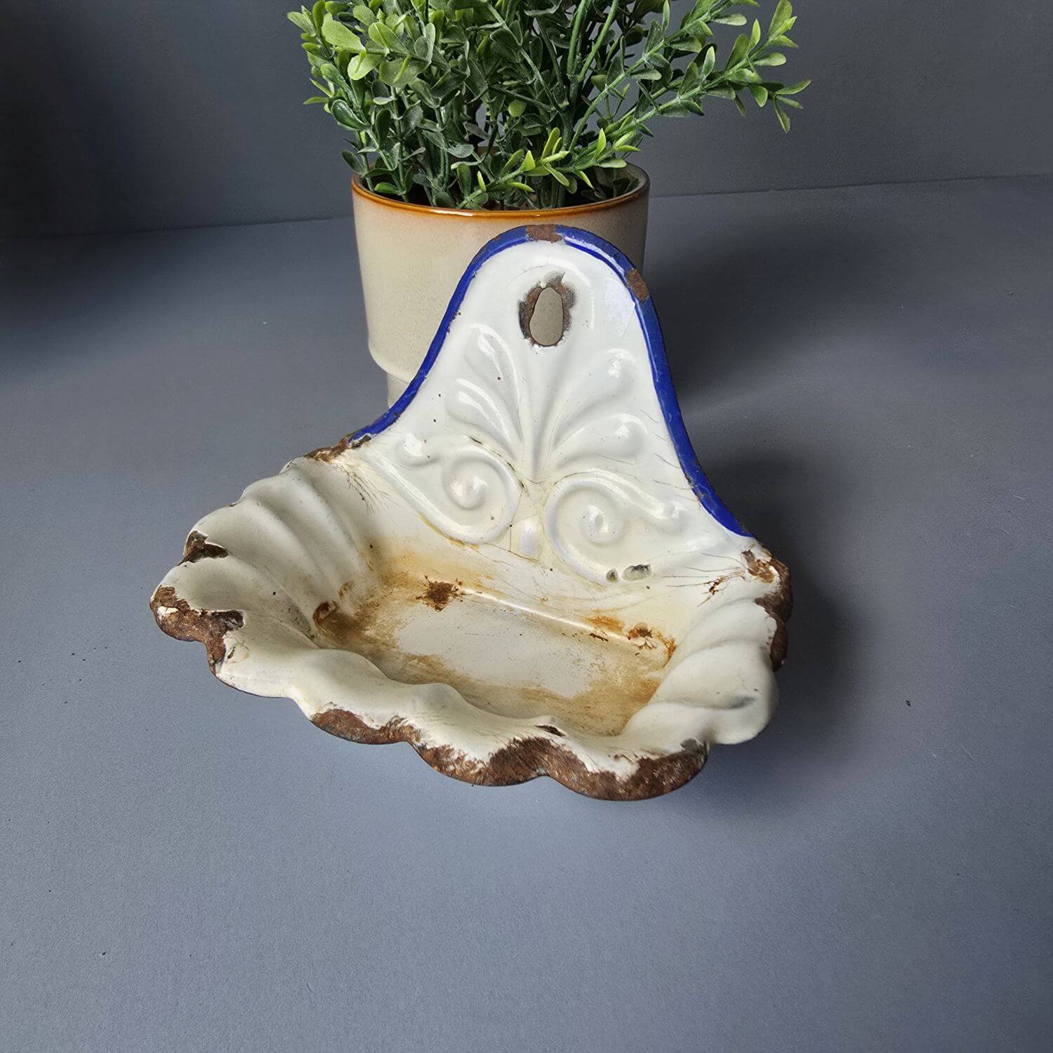 Emaille Seifenablage um 1900, shabby, für die Wand