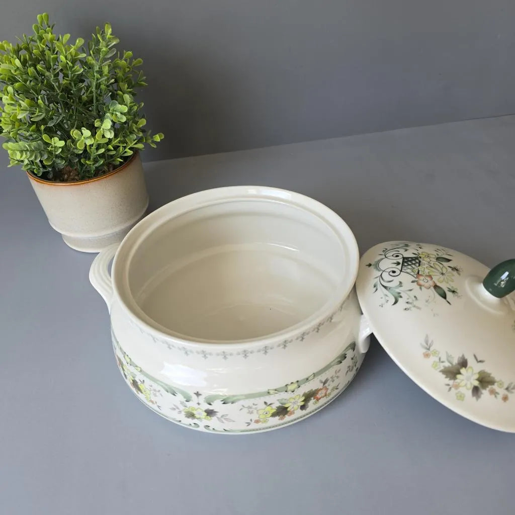Royal Doulton Provencal Suppenterrine mit  Deckel