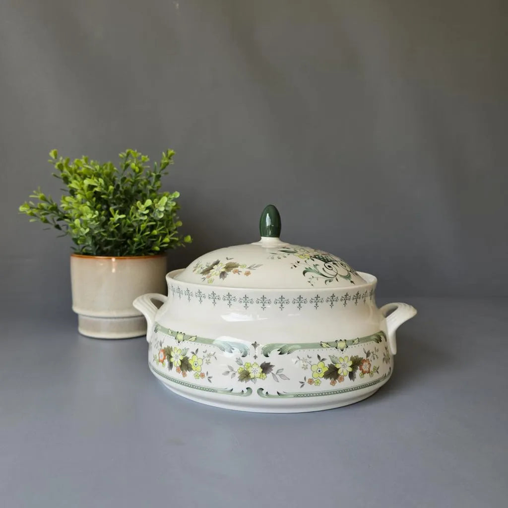 Royal Doulton Provencal Suppenterrine mit  Deckel