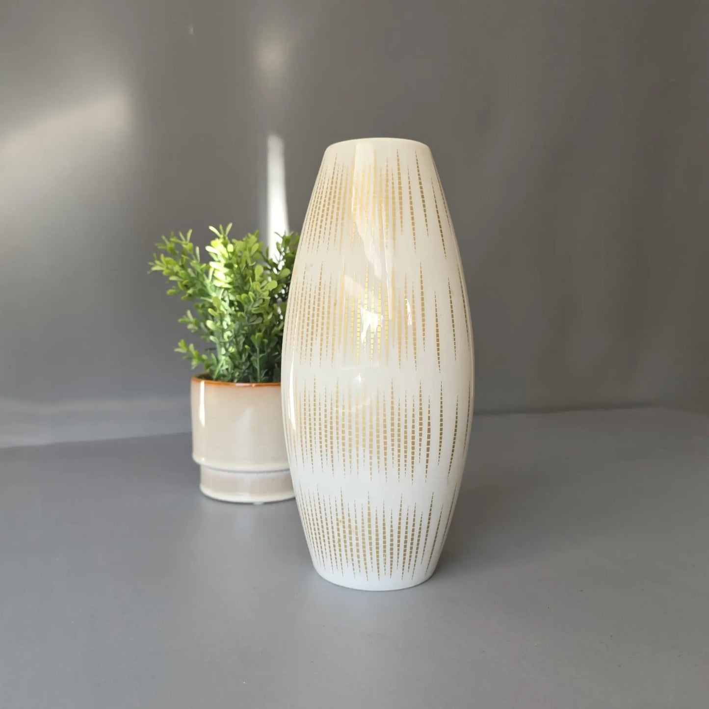 Thomas Vase aus den 1970ern - weiß mit goldenem Muster