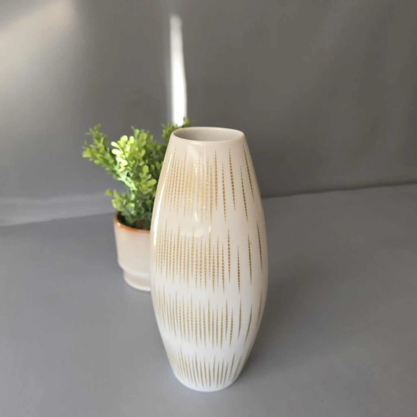 Thomas Vase aus den 1970ern - weiß mit goldenem Muster