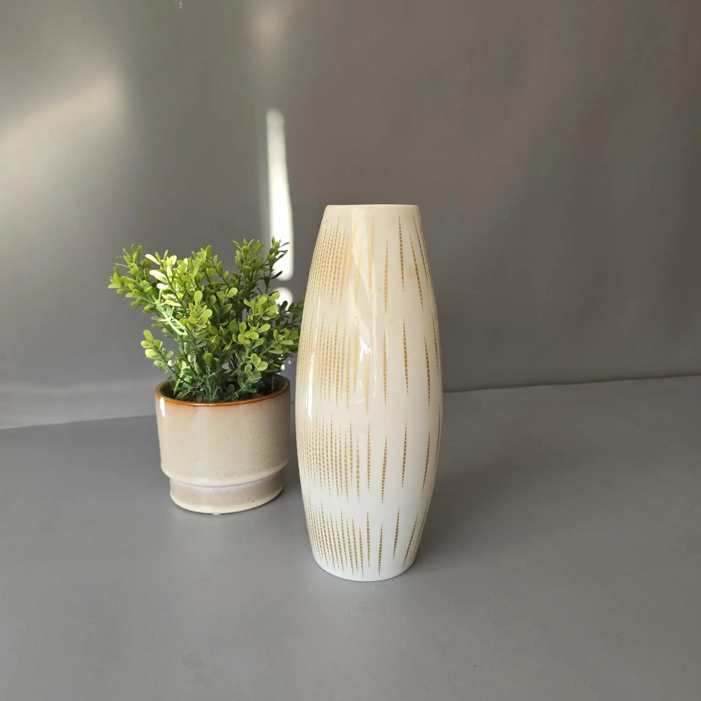 Thomas Vase aus den 1970ern - weiß mit goldenem Muster