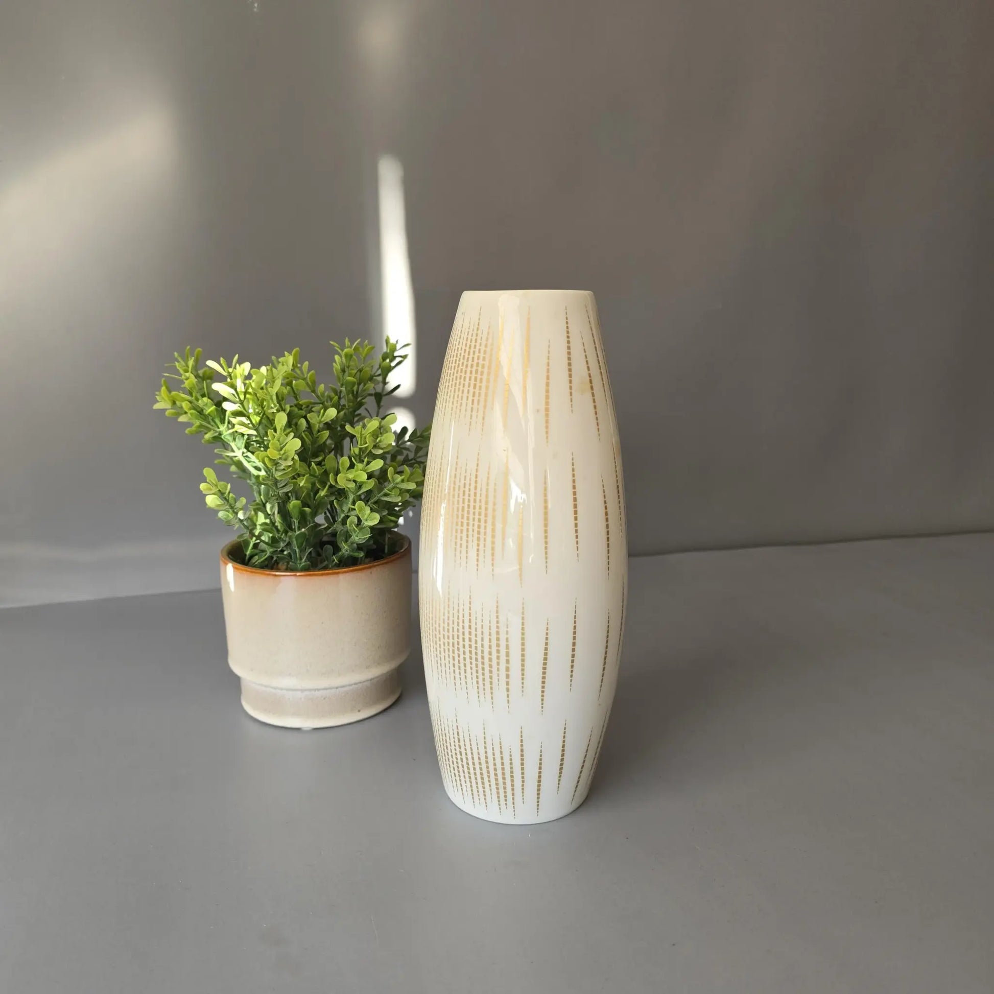 Thomas Vase aus den 1970ern - weiß mit goldenem Muster