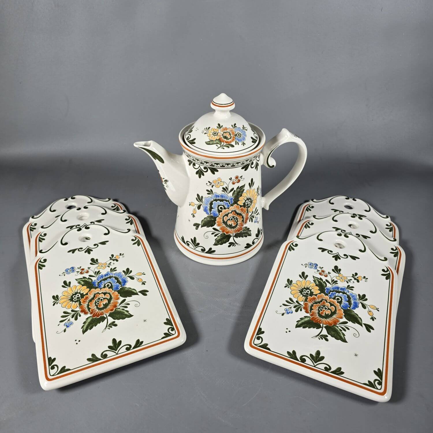 Villeroy & Boch Alt Amsterdam - Set aus 6 Frühstücksbrettchen und 1 Kaffeekanne