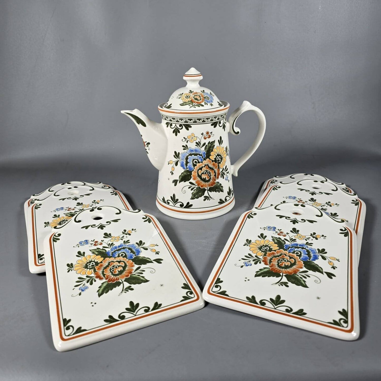 Villeroy & Boch Alt Amsterdam - Set aus 6 Frühstücksbrettchen und 1 Kaffeekanne