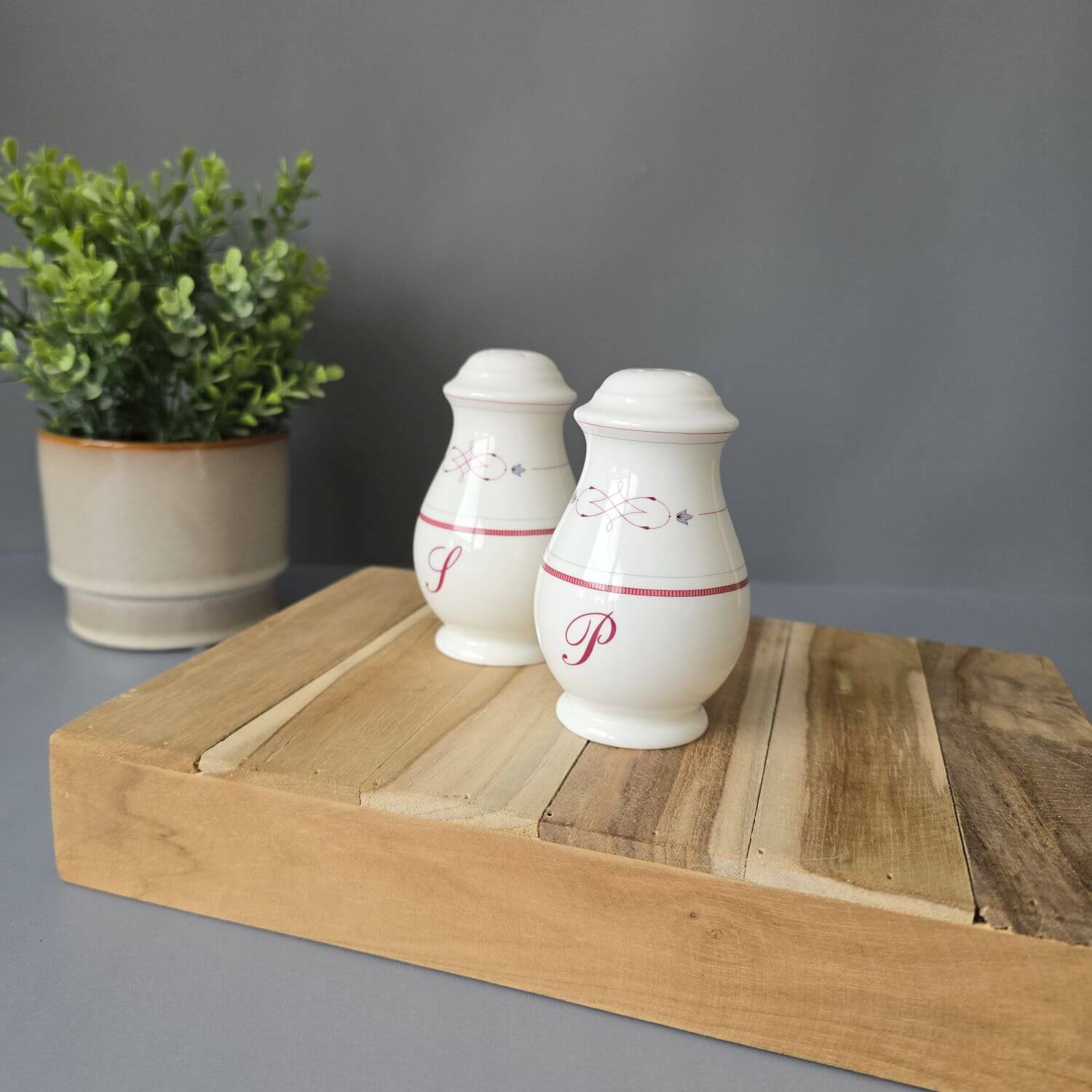 Villeroy & Boch Aragon Salz- & Pfefferstreuer mit Aufschrift