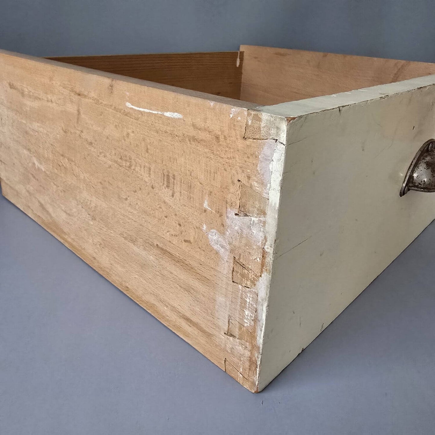 Alte Schublade mit Muschelgriff, Shabby 1940er