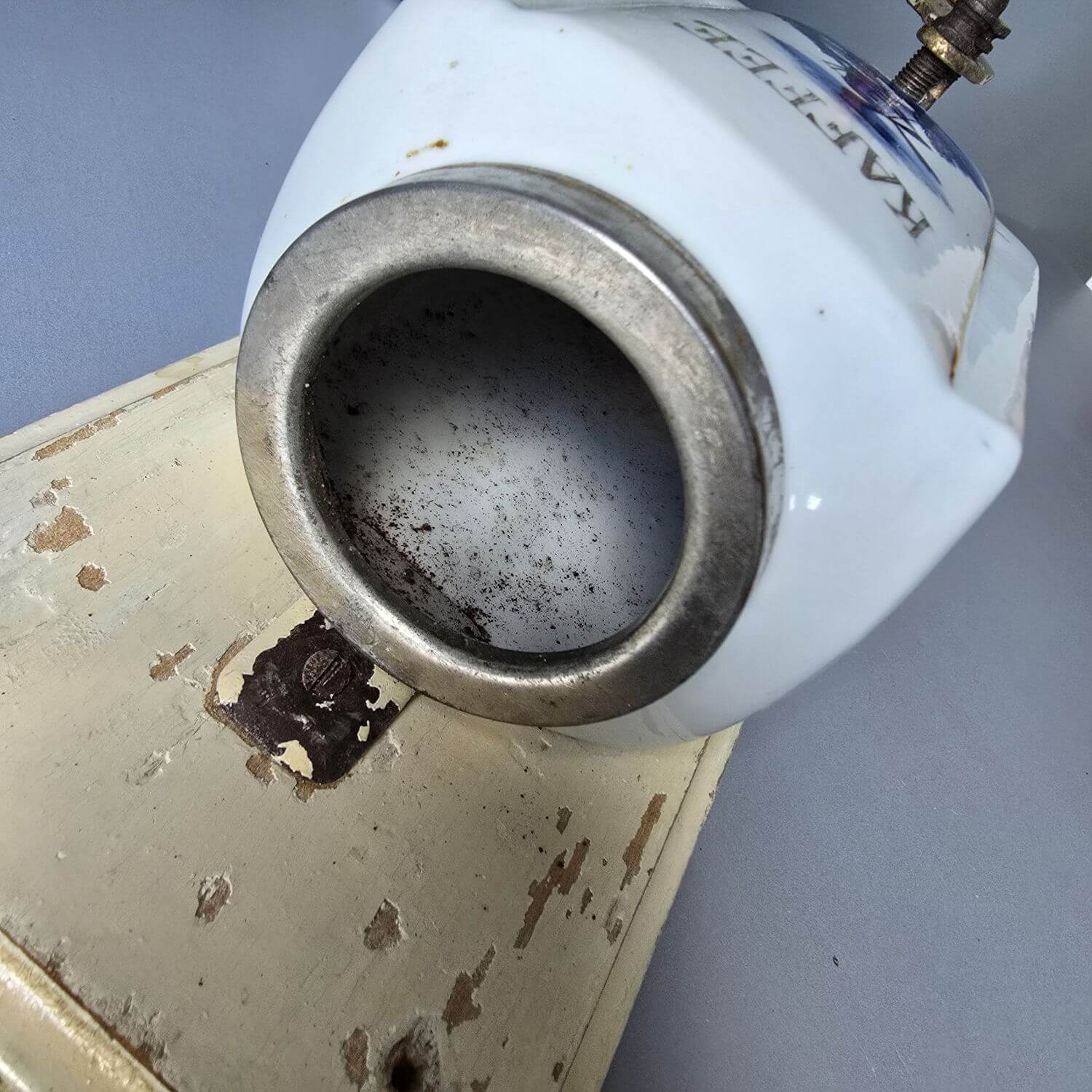 Wandkaffeemühle Porzellan/Glas, Windmühle, um 1920