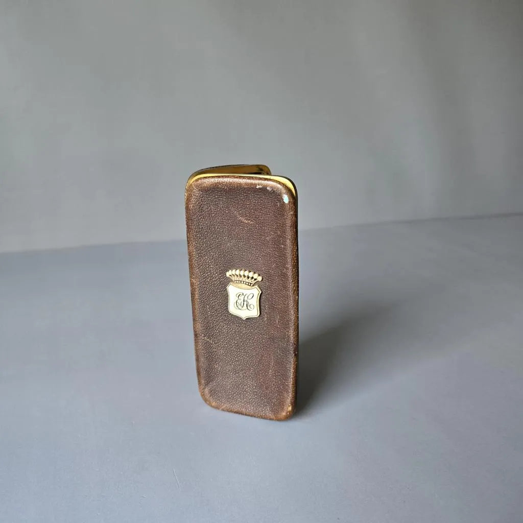 Antikes, nobles Zigarren- Zigaretten-Etui - Leder mit Grafen Krone und Mongramm