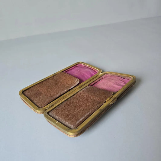 Antikes, nobles Zigarren- Zigaretten-Etui - Leder mit Grafen Krone und Mongramm
