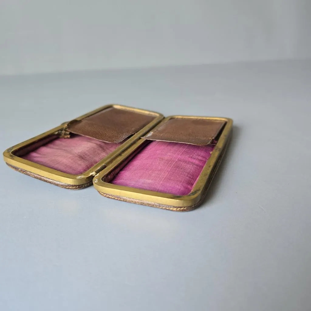 Antikes, nobles Zigarren- Zigaretten-Etui - Leder mit Grafen Krone und Mongramm