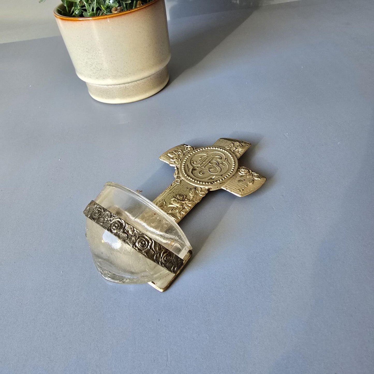 Antiker Weihwasserkessel für den Hausaltar