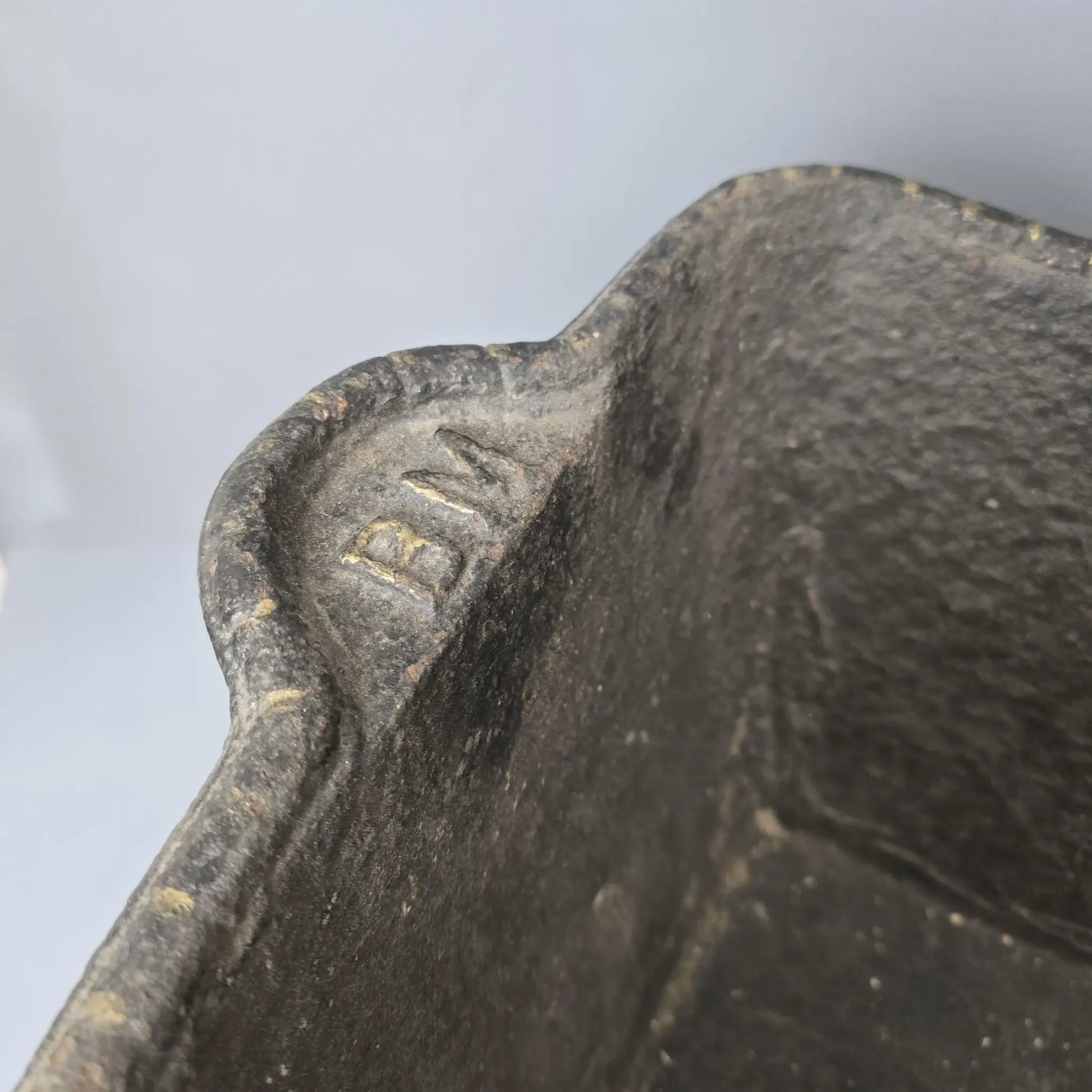 Antike schwere gusseiserne Wanne - Kohlenschütte