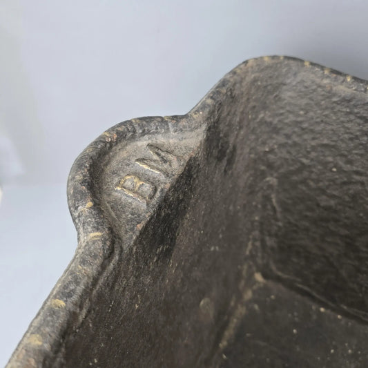 Antike schwere gusseiserne Wanne - Kohlenschütte