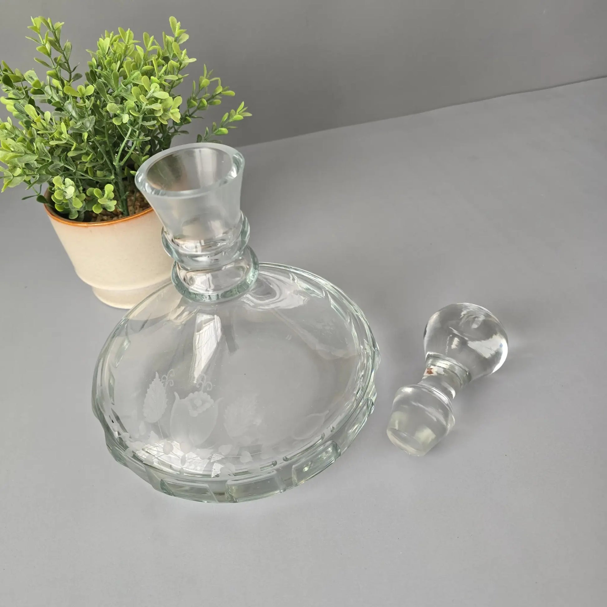 Schwere Kristall Karaffe mit Schliff