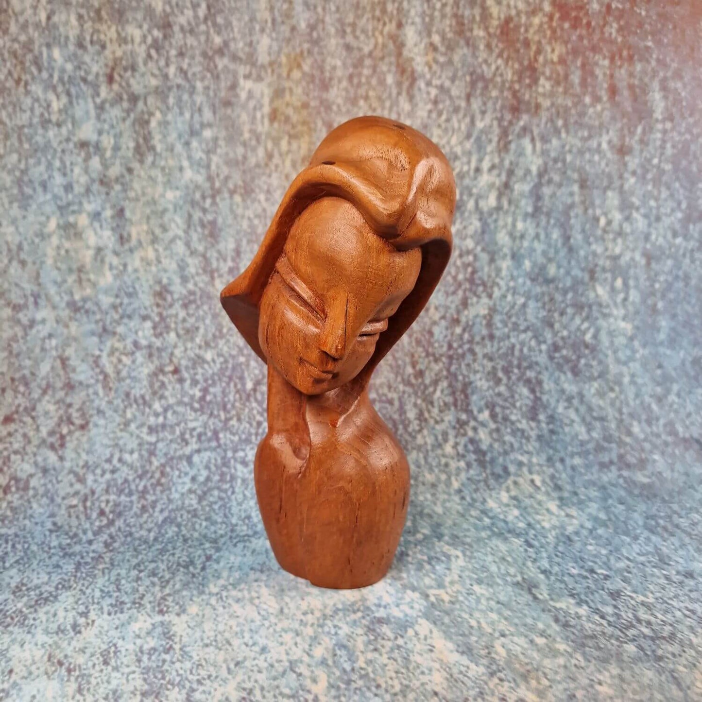 Büste aus geschnitztem Holz - wohl moderne Madonna aus der Südsee