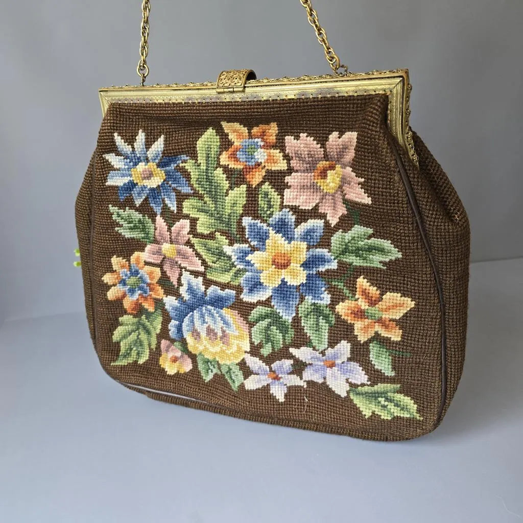 Sehr große Vintage Gobelin Handtasche - Braun mit Blüten - Messingrahmen und Kette