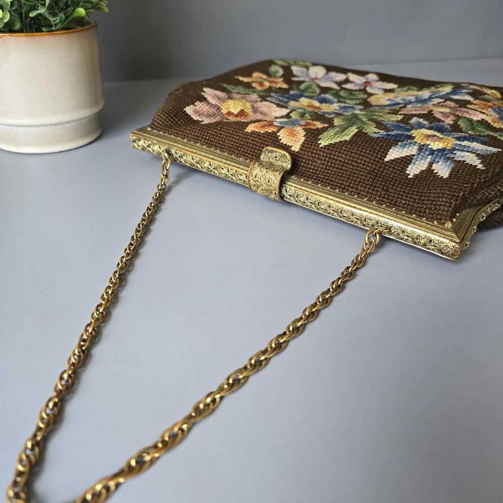 Sehr große Vintage Gobelin Handtasche - Braun mit Blüten - Messingrahmen und Kette