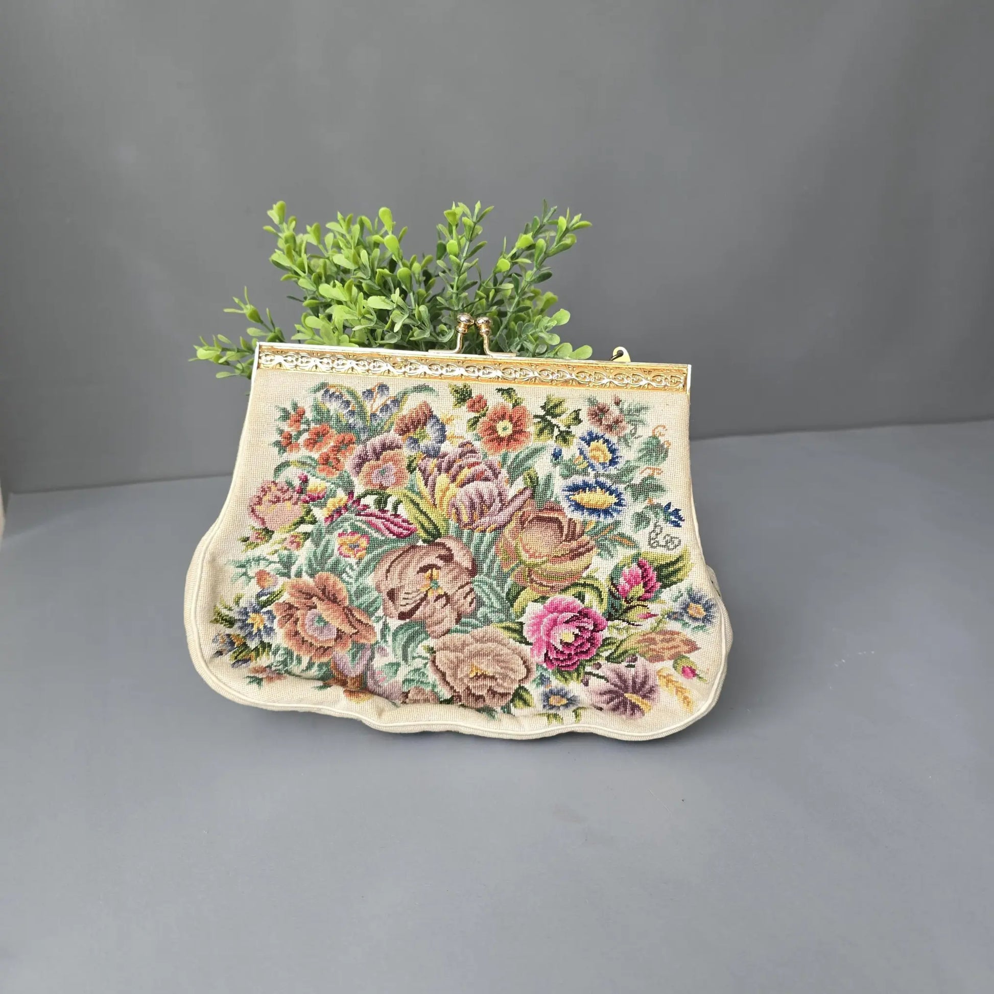 Vintage Gobelin Tasche mit Strasssteinchen am Verschluss
