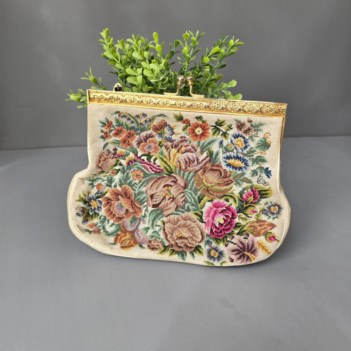 Vintage Gobelin Tasche mit Strasssteinchen am Verschluss