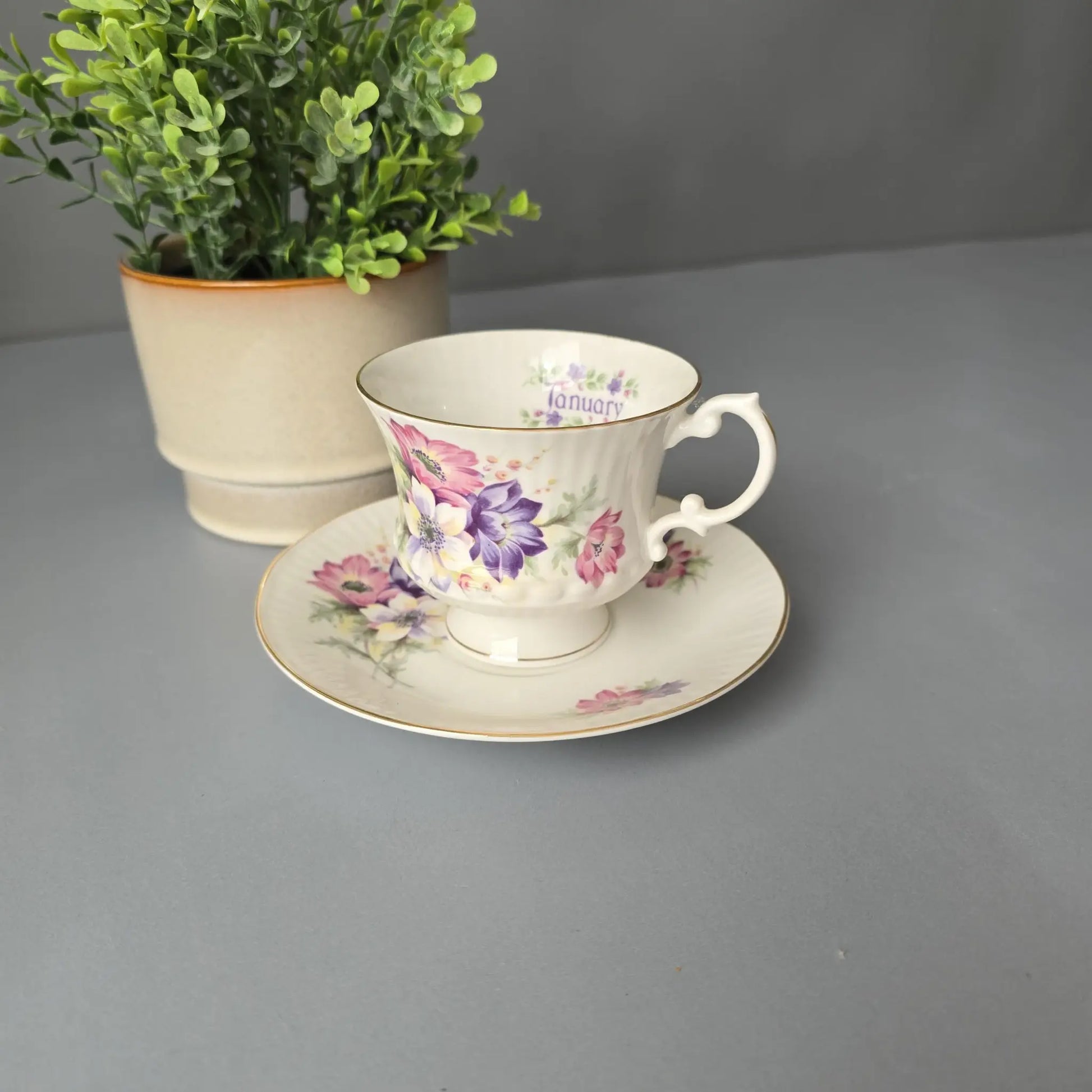 Sammeltasse - Januar - Elizabethan Staffordshire - England