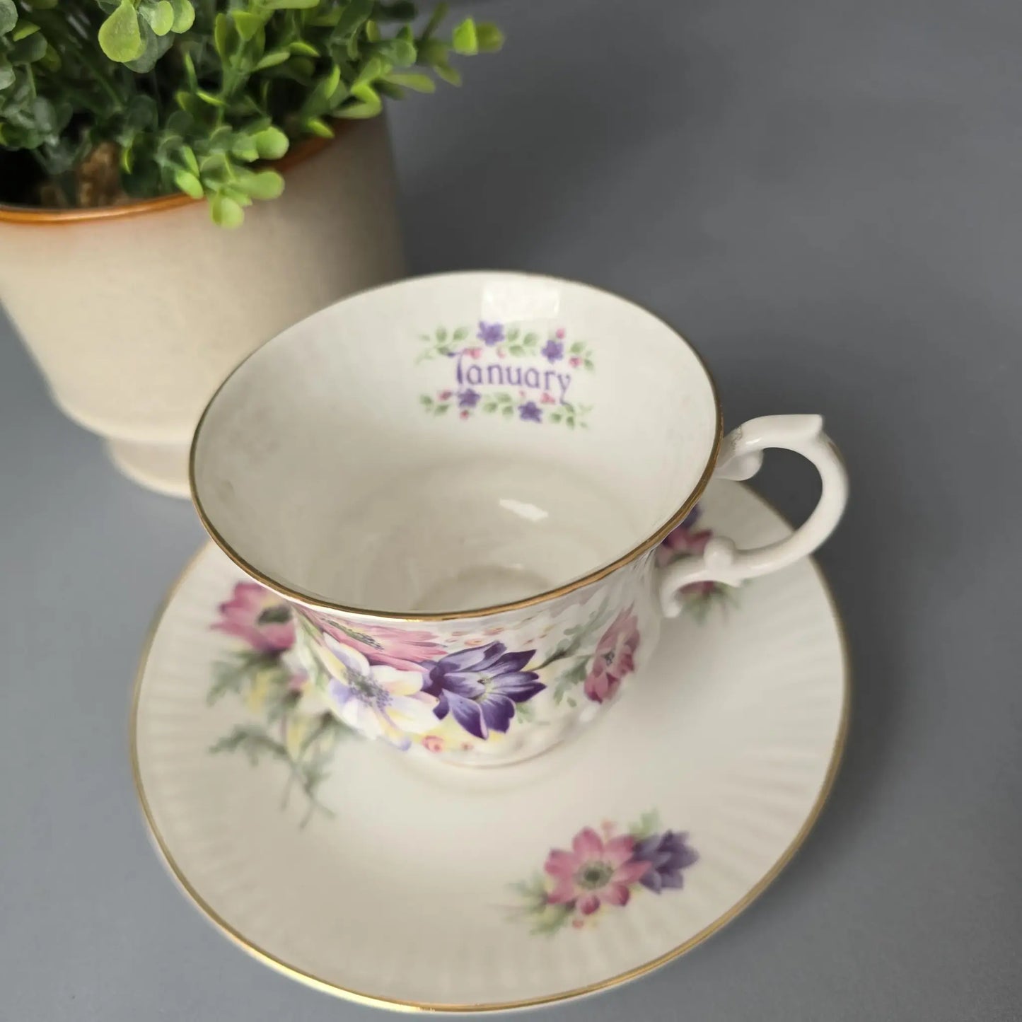 Sammeltasse - Januar - Elizabethan Staffordshire - England