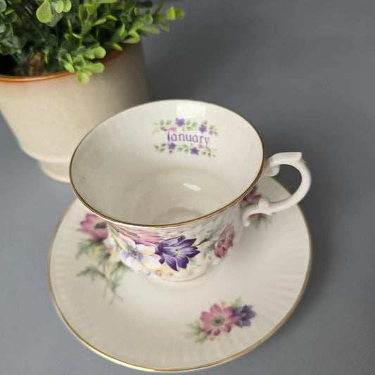 Sammeltasse - Januar - Elizabethan Staffordshire - England